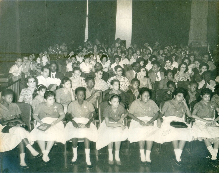 Foto de Público que asistió al concierto infantil y juvenil de la Biblioteca Nacional, 19 de febrero de 1961. Colección de fotografías BNJM.